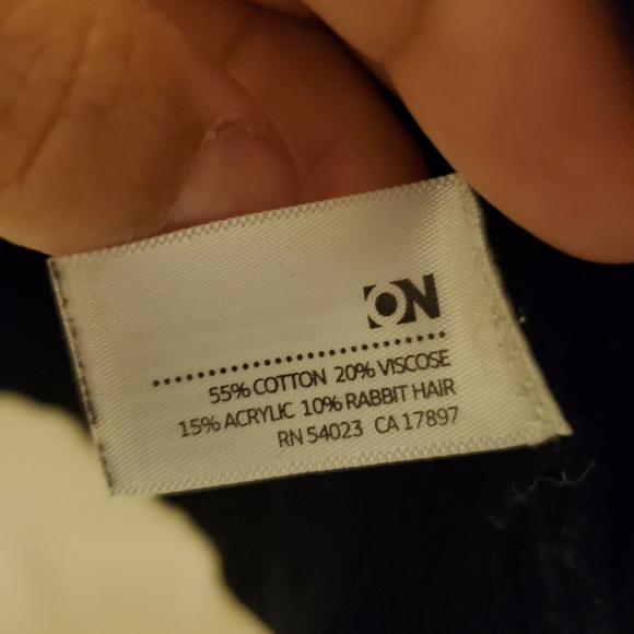 Old Navy XL Black Sweater - Picture 4 of 4